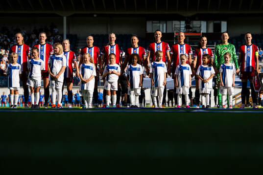 Players of Norway line up