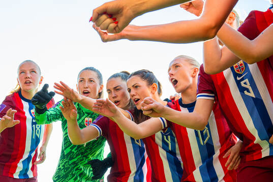Frida Maanum, goalkeeper Cecilie Fiskerstrand, Vilde Bøe