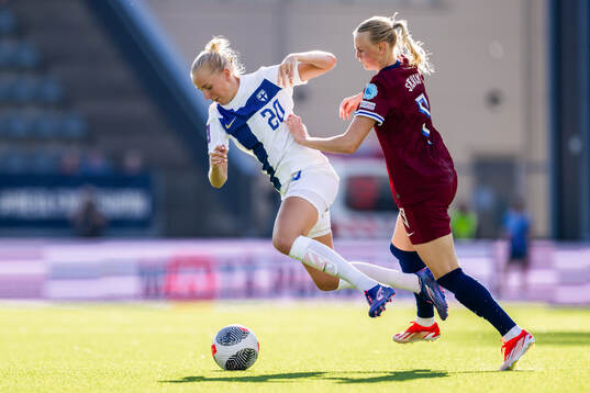 Eveliina Summanen of Finland and Karina Sævik of Norway