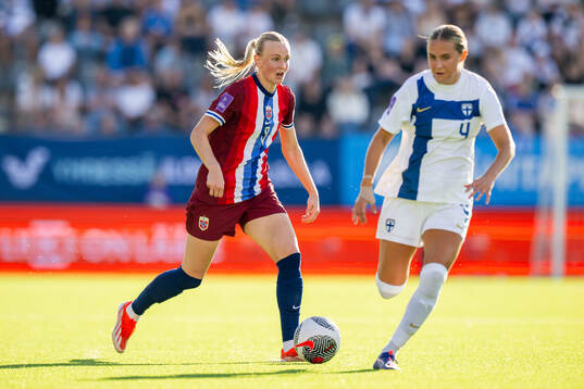 Karina Sævik of Norway and Ria Öling of Finland