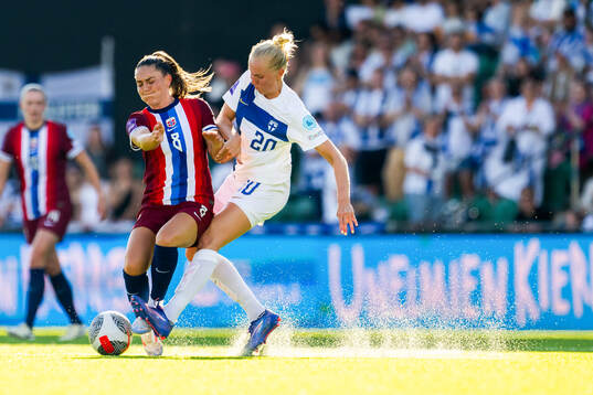 Vilde Bøe Risa of Norway and Eveliina Summanen of Finland