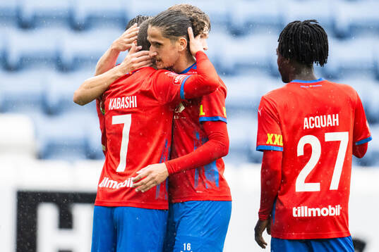 Helsingborgs Arian Kabashi och Ervin Gigovic jublar