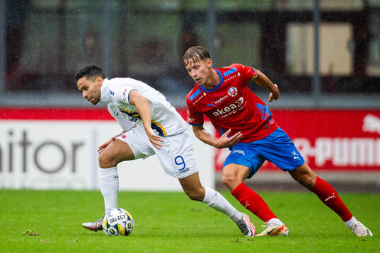 Helsingborgs Lukas Kjellnäs och Köges Youssef Dhaflaoui