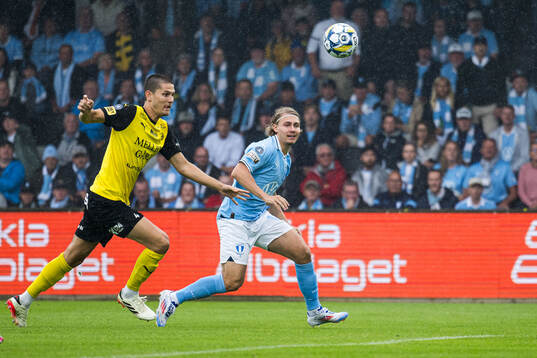 Mjällbys Rasmus Wikström och Malmö FFs Sebastian Nanasi
