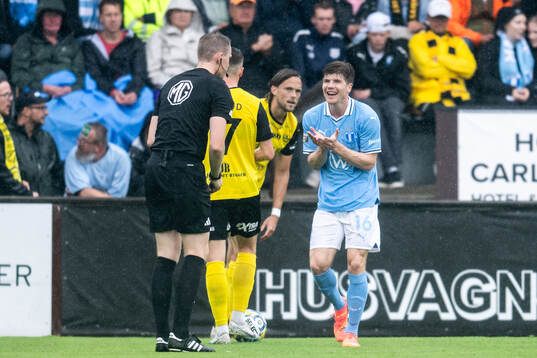 Malmö FFs Oliver Berg reagerar