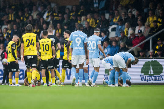 Malmö FFs Niklas Moisander har ont