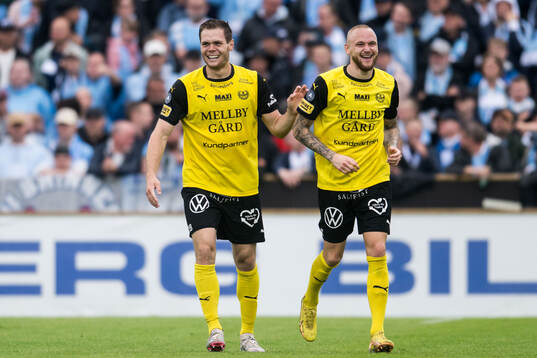 Mjällbys Jacob Bergström och Adam Ståhl jublar