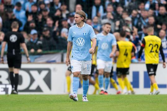 Malmö FFs Sebastian Nanasi deppar