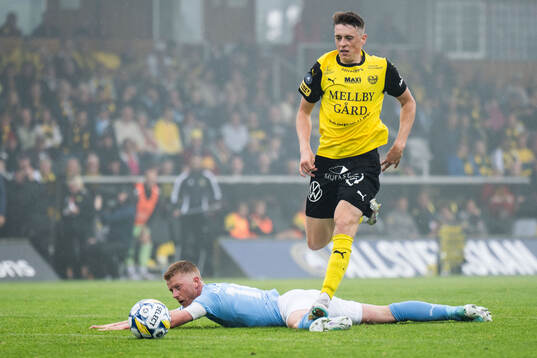 Malmö FFs Anders Christiansen och Mjällbys Elliot Stroud