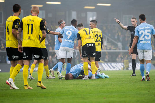 Malmö FFs Anders Christiansen har ont