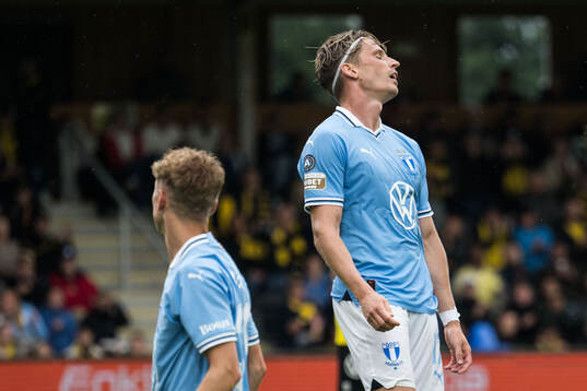 Malmö FFs Jens Stryger Larsen deppar