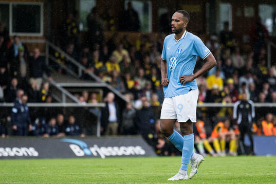 Malmö FFs Isaac Kiese Thelin deppar