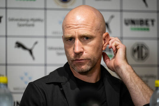 Malmö FFs tränare Henrik Rydström deppar vid en