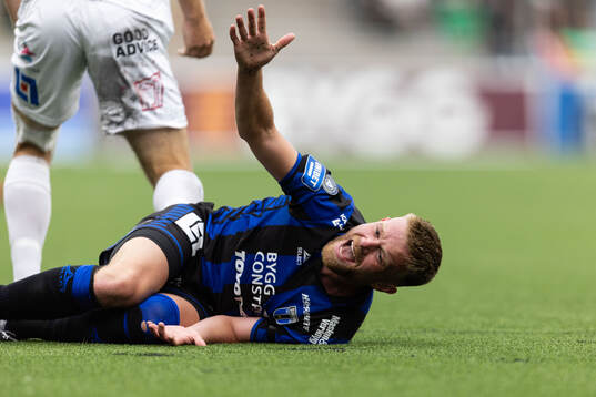 Sirius Dennis Widgren har ont
