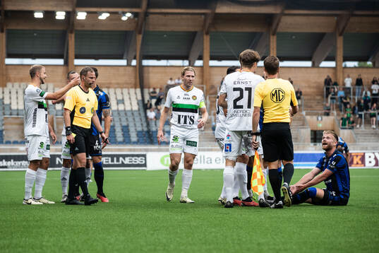 Sirius Dennis Widgren reagerar mot GAIS Axel Henriksson