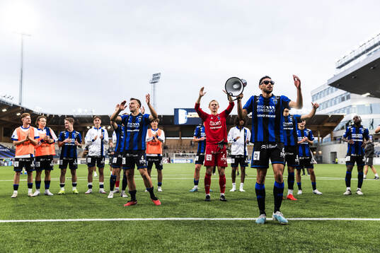 Sirius Henrik Castegren och Joakim Persson jublar med