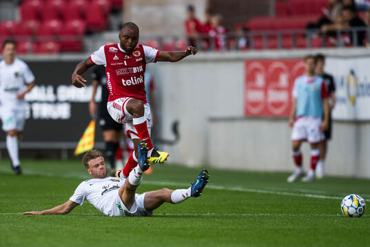 Brommapojkarnas Wilmer Odefalk och Kalmars Abdussalam