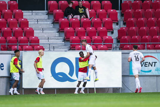 Brommapojkarnas Frederik Christensen jublar