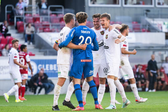 Brommapojkarnas Ludvig Fritzson, målvakt Filip Sidklev och