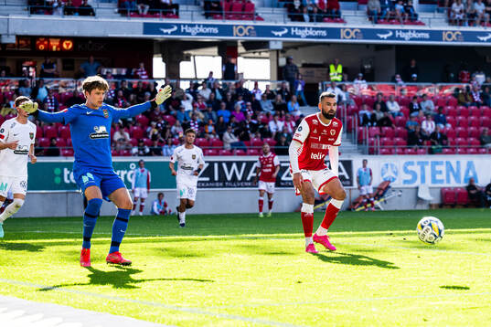 Brommapojkarnas målvakt Filip Sidklev och Kalmars Dino