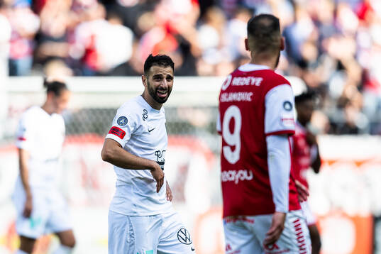 Brommapojkarnas André Calisir i samtal med Kalmars Dino