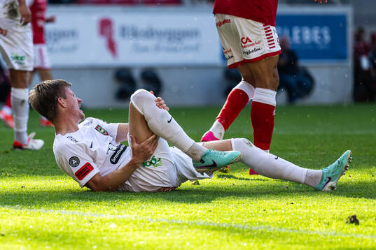 Brommapojkarnas Eric Björkander  har ont