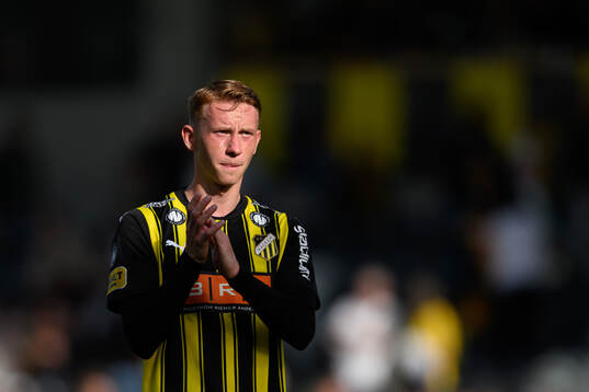 Häckens Julius Lindberg tackar publiken