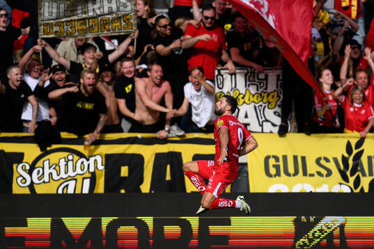 Elfsborgs Arber Zeneli jublar