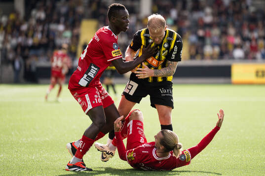 Elfsborgs Timothy Noor Ouma och Niklas Hult mot Häckens
