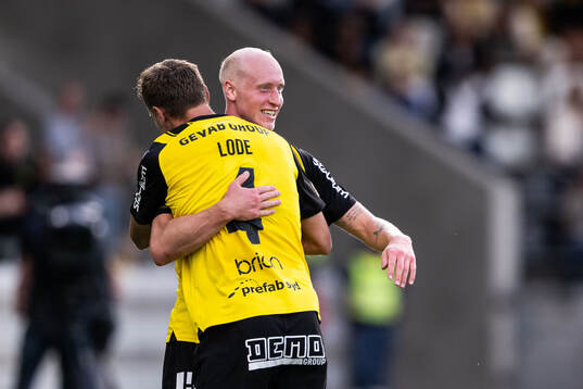 Häckens Valgeir Lunddal jublar med Marius Lode