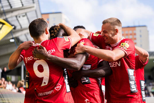 Elfsborgs Terry Yegbe jublar md lagkamrater
