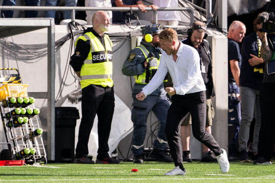 Elfsborgs manager Oscar Hiljemark jublar