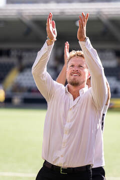 Elfsborgs manager Oscar Hiljemark jublar