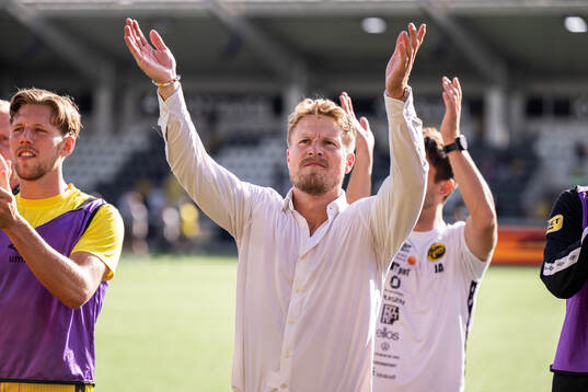 Elfsborgs manager Oscar Hiljemark jublar