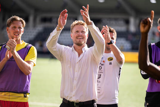 Elfsborgs manager Oscar Hiljemark jublar
