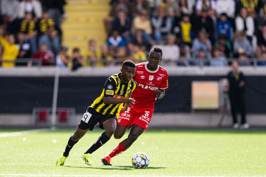 Häckens Akoua Romeo Amane och Elfsborgs Timothy Noor Ouma
