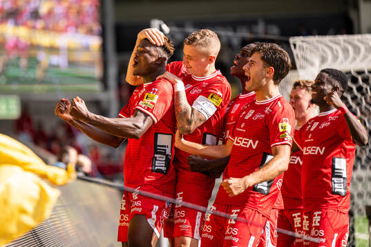 Elfsborgs Terry Yegbe jublar med lagkamrater