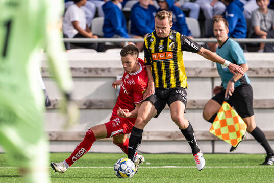 Elfsborgs Andri Fannar Baldursson och Häckens Marius Lode