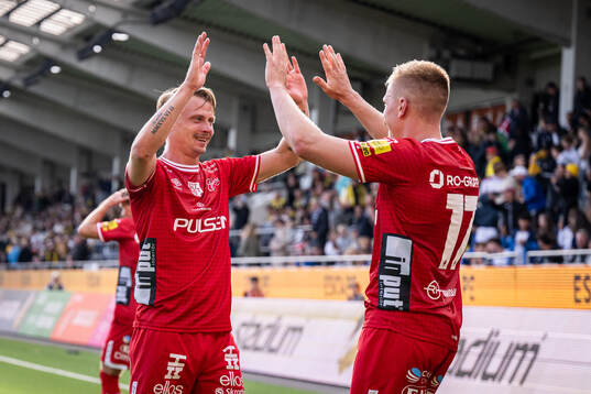 Elfsborgs Simon Hedlund och Per Frick jublar