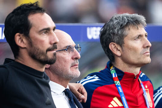 Head coach Luis De La Fuente of Spain