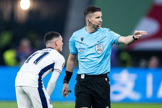 Referee Francois Letexier
