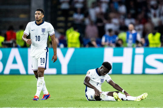 Jude Bellingham and Bukayo Saka of England look dejected