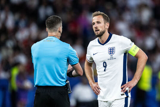 Harry Kane of England talks to referee Francois Letexier