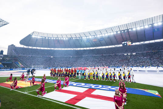 Players of Spain and of England