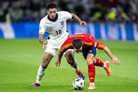 Jude Bellingham of England and Daniel Carvajal of Spain