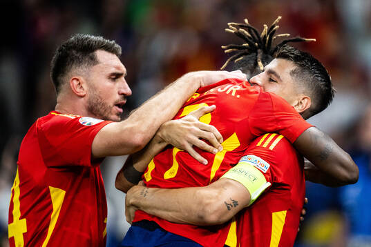 Nicholas Williams of Spain celebrates with Aymeric Laporte