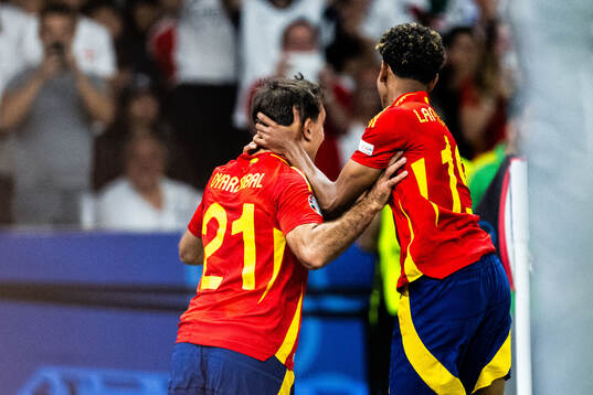 Mikel Oyarzabal and Lamine Yamal celebrate