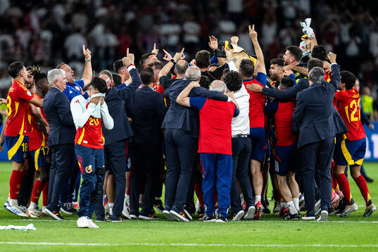 Players of Spain celebrate