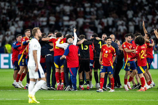 Players of Spain celebrate