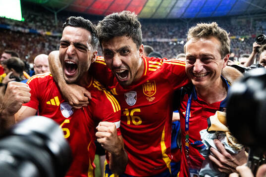 Mikel Merino and Rodrigo Hernandez of Spain celebrate